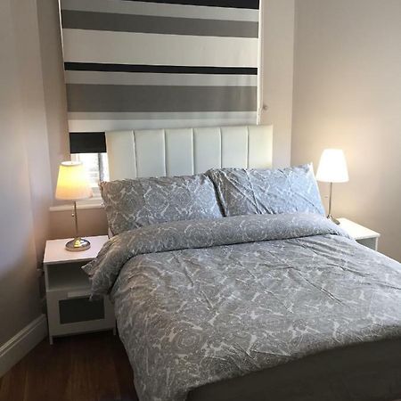 דירות לונדון Stunning 2 Bed Flat Shepherds Bush מראה חיצוני תמונה