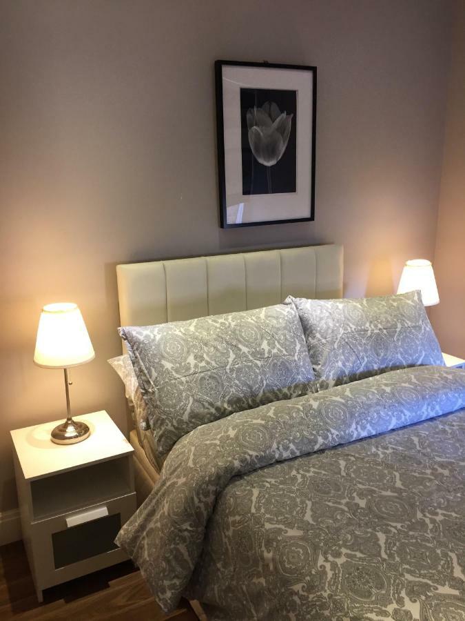 דירות לונדון Stunning 2 Bed Flat Shepherds Bush מראה חיצוני תמונה