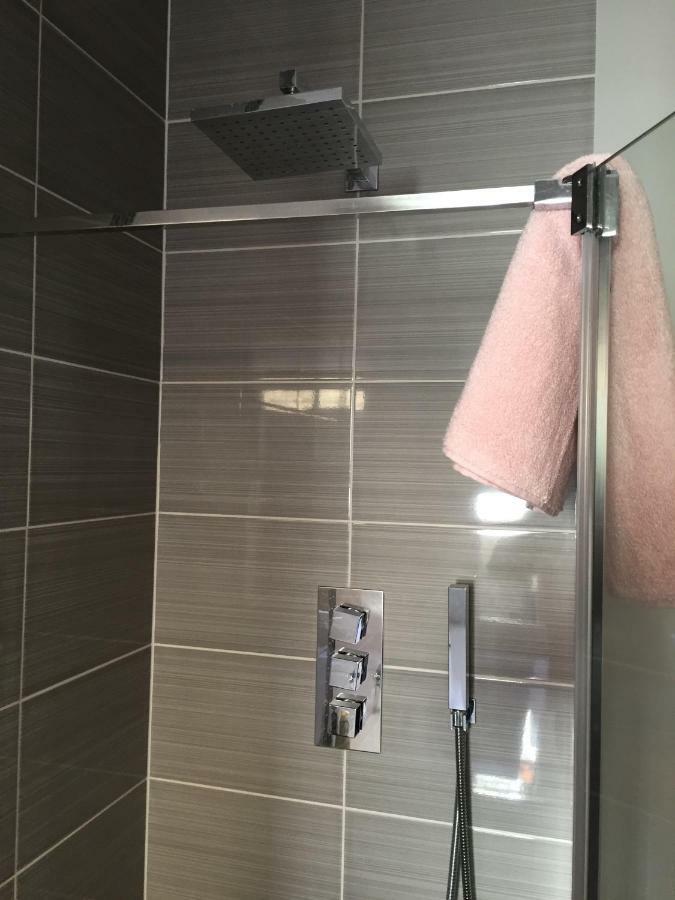 דירות לונדון Stunning 2 Bed Flat Shepherds Bush מראה חיצוני תמונה